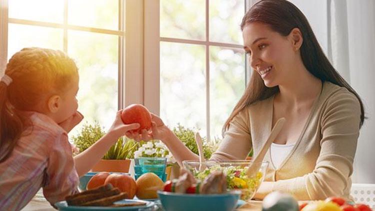 Çocuklara sağlıklı yemekleri sevdirmenin 5 basit yolu