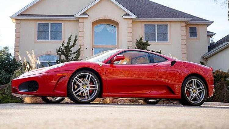 Trumpın Ferrarisi rekor fiyata satıldı