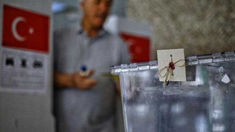 Hollandalı Türkler oy vermeye başladı