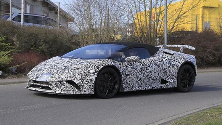 Lamborghini Huracan Performante Spyder kameralara yakalandı