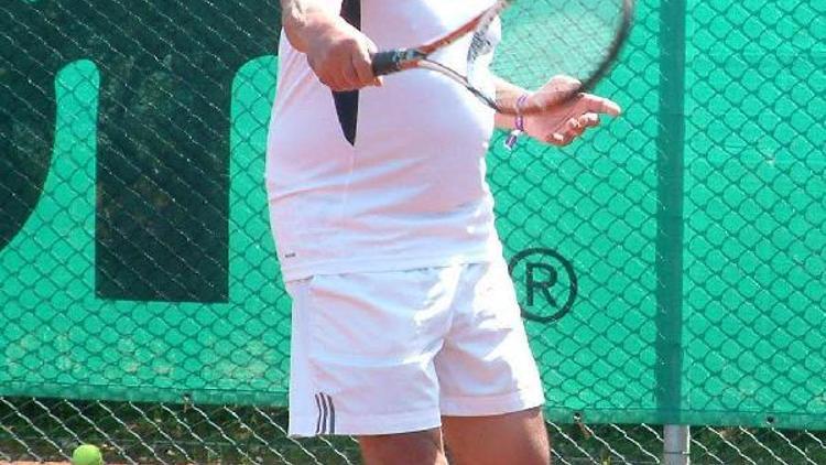 Senior Açık Tenis Turnuvası sürüyor