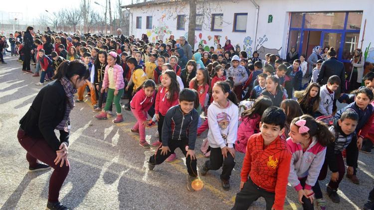 Ders zili çalmadan sabah sporu yapıyorlar