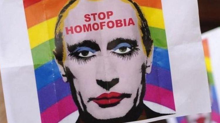 Putini eşcinsel palyaço olarak gösteren fotoğraf yasak listesinde