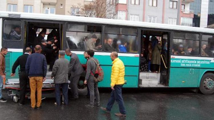 Bayılan yolcu halk otobüsüyle hastaneye getirildi