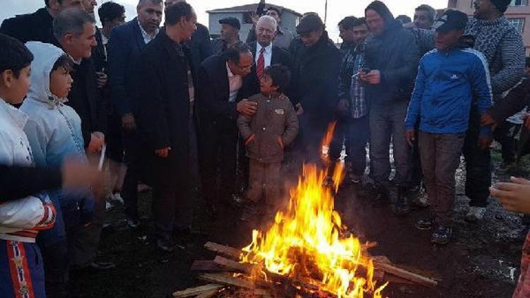 CHPnin Roman kökenli milletvekili Özcan Purçudan renkli referandum turu