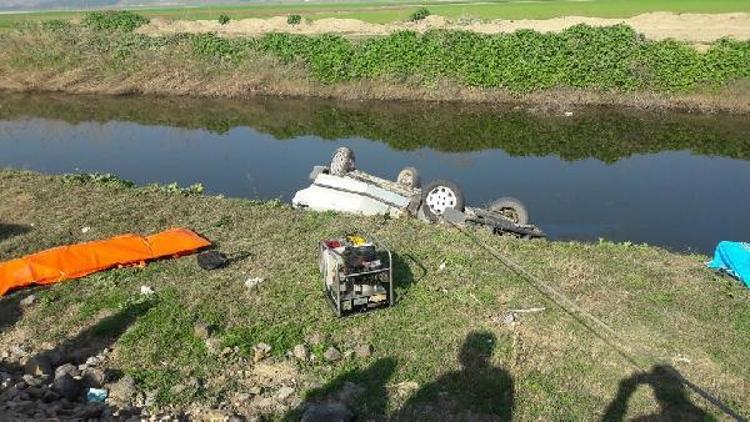 Sulama kanalına devrilen otomobildeki yaşlı çift öldü