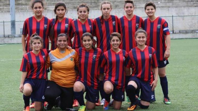 Maçtan sonra kavga eden 16 kadın futbolcuya ceza