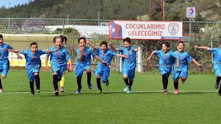 Başkan Özkandan işadamlarına spora yatırım çağrısı