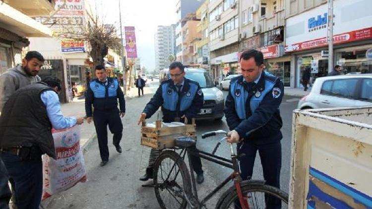 İskenderunda çöp toplayıcı operasyonu