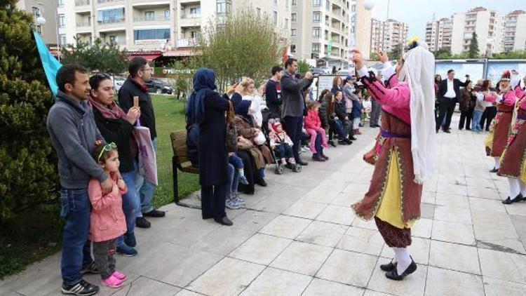 Nilüfer Halk Dansları Topluluğundan sürpriz gösteri