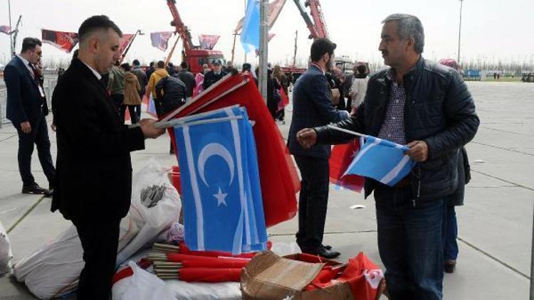 MHPnin Yenikapı Mitingini yapacağı alanda Türk ve Türkmen bayrakları