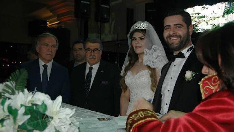 Eski bakanlardan Aksu ve Şahin nikah şahitliği yaptı