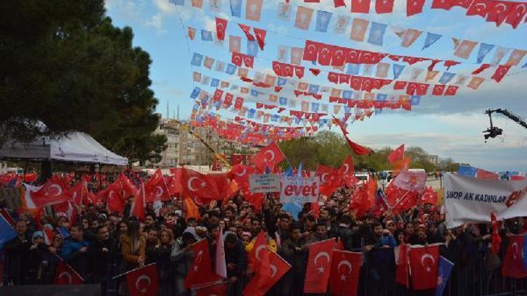 Bakan Soylu : Biz ona 4 tane duvar verdik, istediği duvara sırtını dayasın