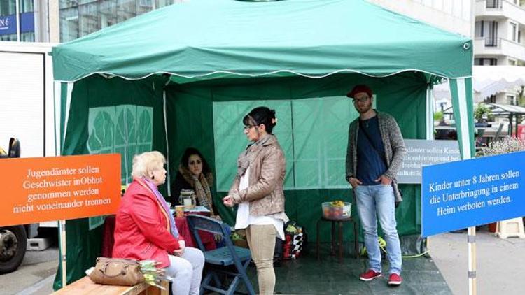 AB yakınlarına çadır kurup protesto ettiler