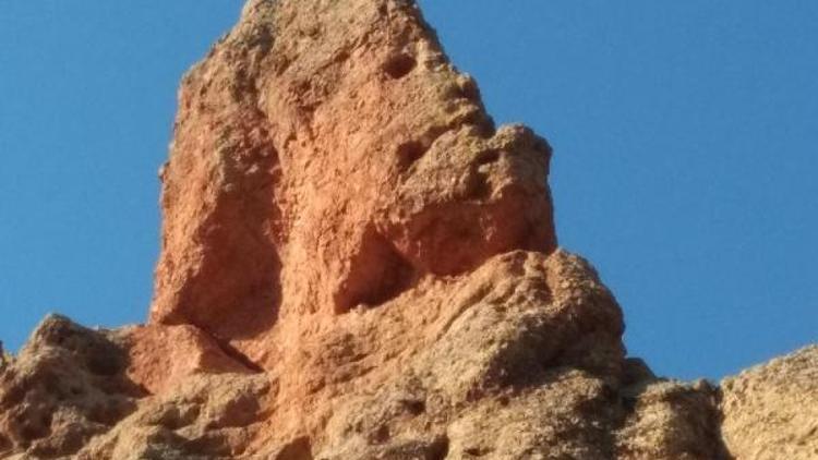 İnsan silueti görünümlü kayalar ilgi odağı