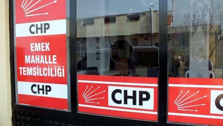 Darıcada CHPnin mahalle temsilciliğinin camı kırıldı