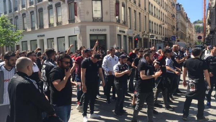 Lyon sokaklarını Beşiktaş Çarşıya çevirdiler