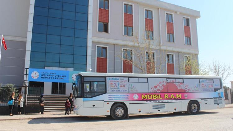 Engelli öğrencilere rehberlik hizmeti otobüse taşındı