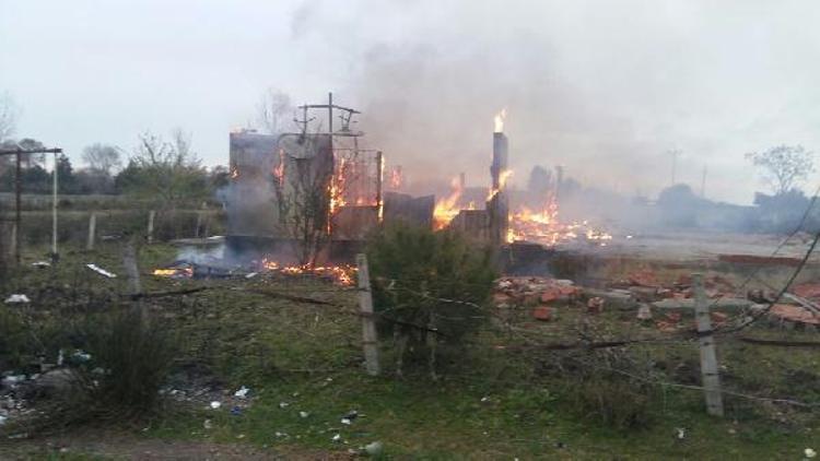 Samsunda prefabrik ev yandı