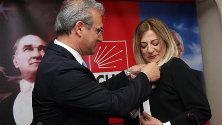 Karşıyakada bağımsız meclis üyesi CHPye geçti