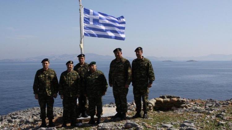 Yunan komutandan Kardak manzaralı şov