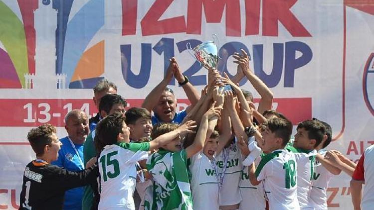 İzmir Cupta şampiyon Bursaspor