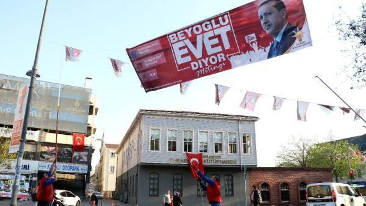 Referandum pankart ve afişleri toplanmaya başladı