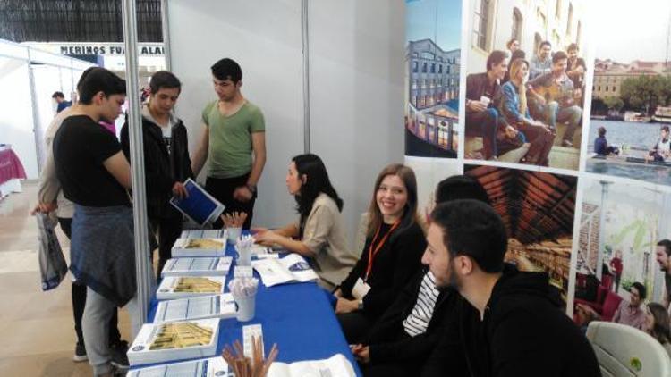 Kadir Has Üniversitesi Bursa Yükseköğretim Günlerinde öğrencilerle buluştu