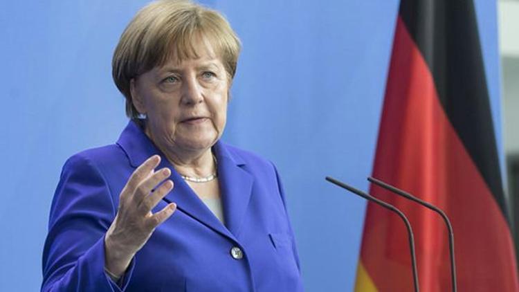 Merkelden son dakika referandum açıklaması