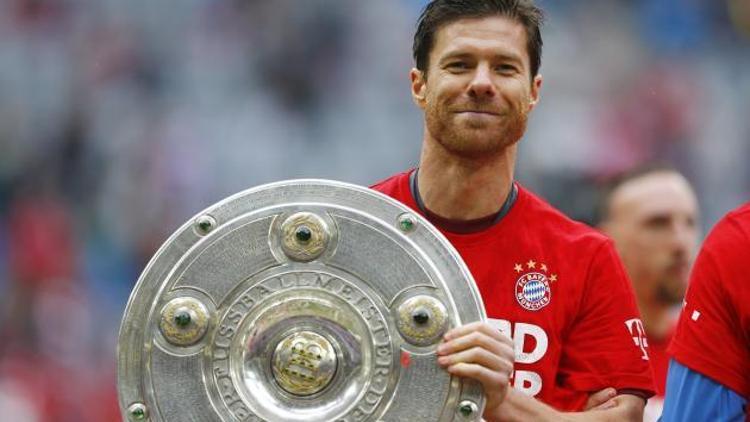 Xabi Alonso, Barcelonanın kapısından dönmüş