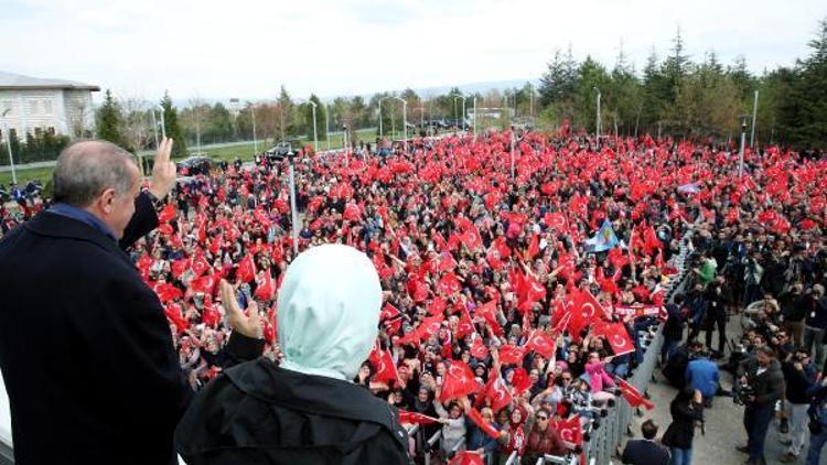 Cumhurbaşkanı Erdoğan, kendisini karşılamaya gelen vatandaşlara hitap etti