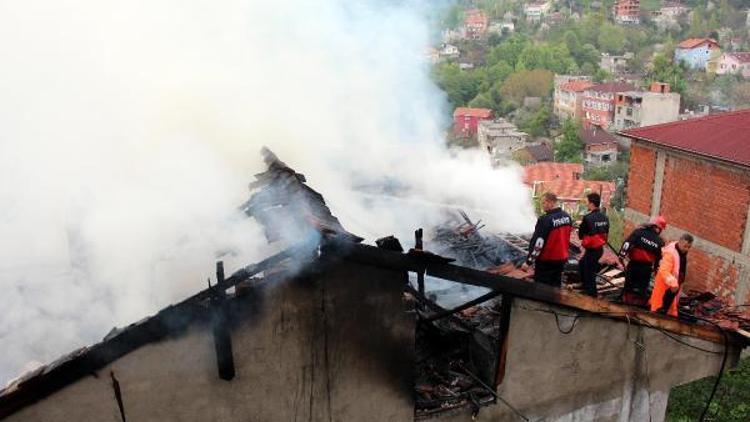 Evinde yangın çıkan genç, pencereden atlayarak kurtuldu