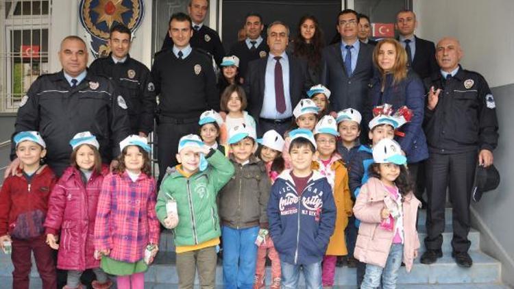 Anasınıfı öğrencilerinden polise ziyaret