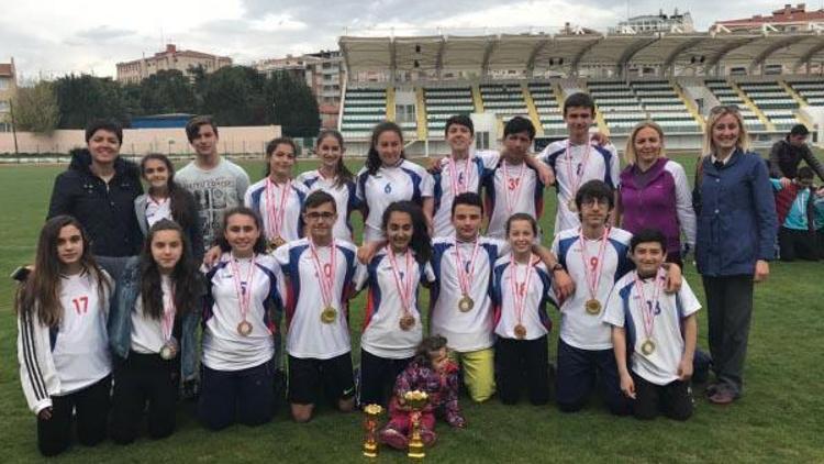 TEK Ortaokulu, puanlı atletizm yarışmasında il birincisi oldu
