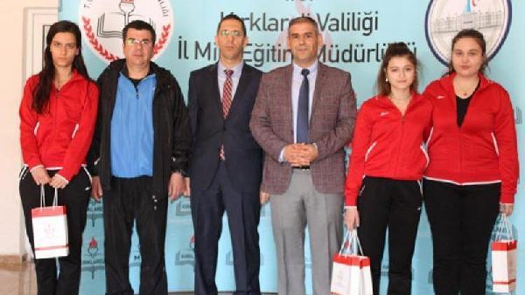 Milli Eğitim Müdürü Aşım, başarılı sporcuları ödüllendirdi