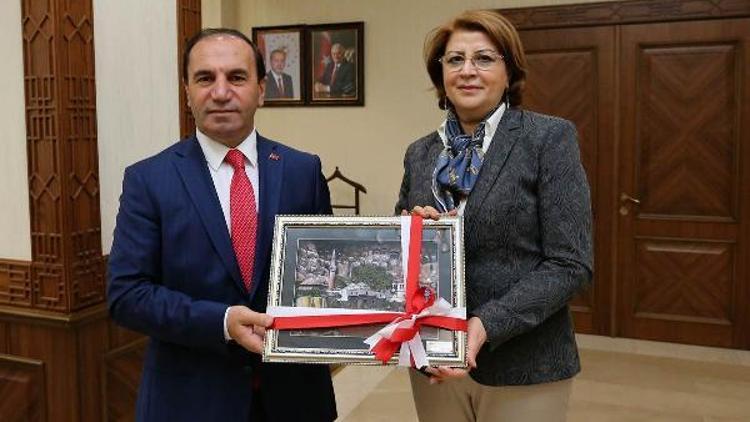 Azerbaycan Başkatibi’nden Vali Işık’a ziyaret