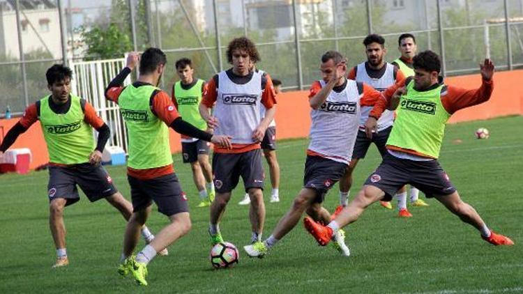 Adanaspor’da Beşiktaş meaisi başladı