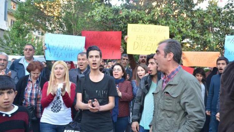 CHPli gençler pazar gününe kadar her akşam eylem yapacak