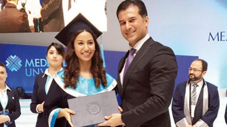 Kızının diploma töreni tartışma yarattı