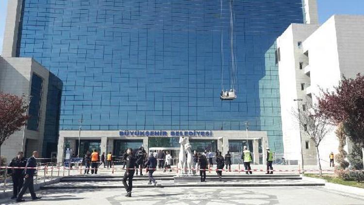 Ankara Büyükşehir Belediyesine ateş açıldı