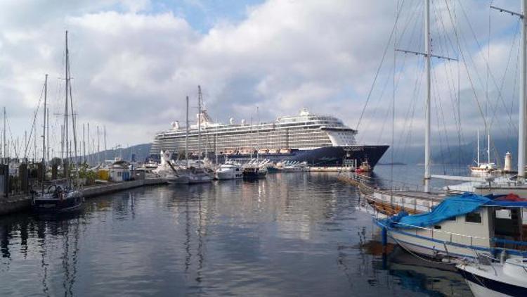 Yolcu gemisi Mein Schiff 3, Marmarise demir attı