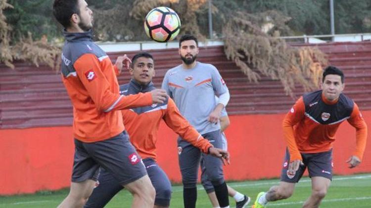 Adanaspor günü çift idmanla tamamladı