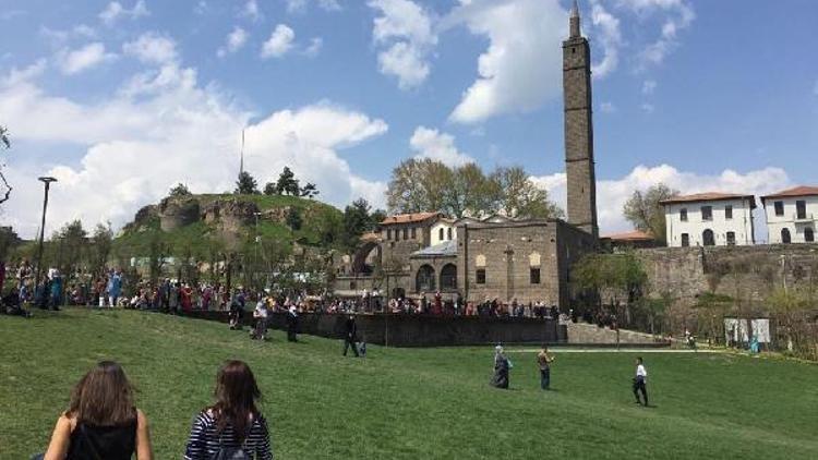 Diyarbakırda 52 yıl sonra tarihi İçkaleye ziyaretçi akını