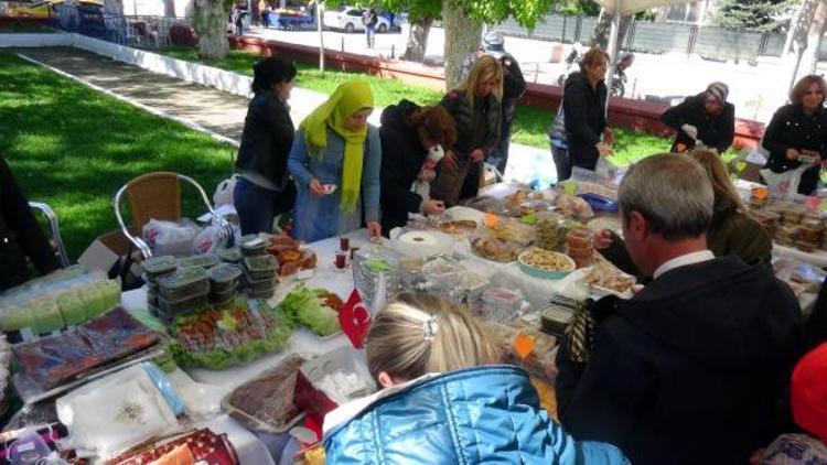 Edirne’de polis eşlerinden şehit çocukları yararına kermes
