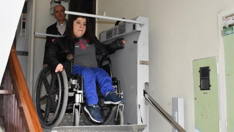 Cumhurbaşkanı Erdoğan’dan engelli yüzme rekortmeni Özgeye asansör desteği