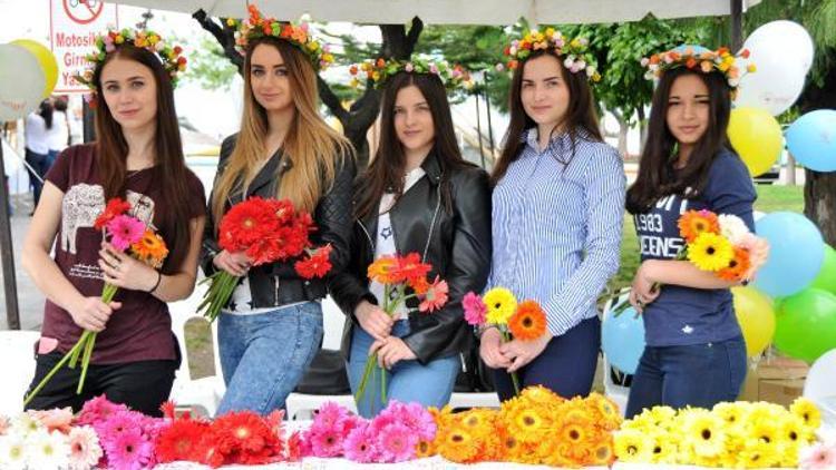 Antalyada kadınlar çiçek açtı