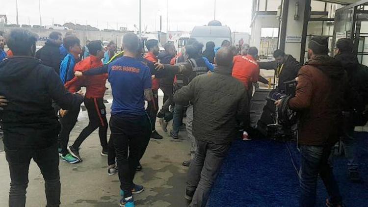 Medipol Başakşehir futbolcuları gazetecilere saldırdı: 2 yaralı