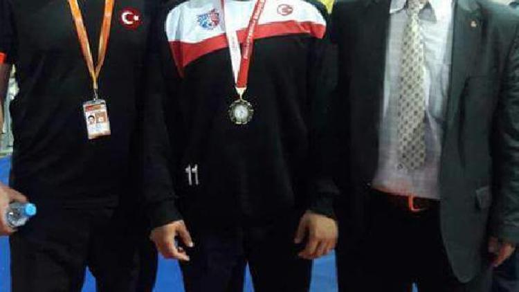 Kepezsporlu güreşçi Türkiye Şampiyonu