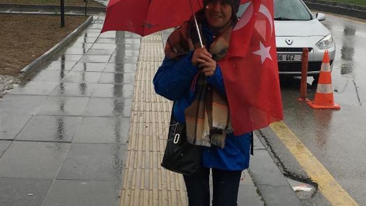Referandum itirazı için yürüyen hekim Hülya Şen, Ankaraya ulaştı