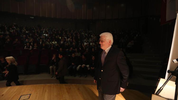 Şimdiki oyunculara gıpta ediyorum